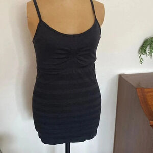 Lululemon Power Y tank black sz 6 great pre owned condition